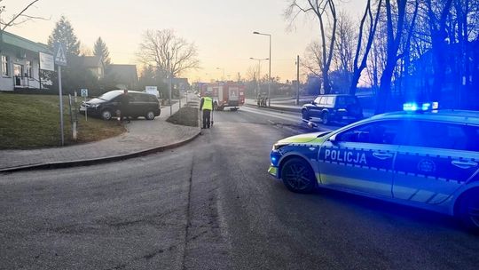 79-latek uderzył w znak drogowy w Węgorzewie