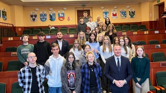 Akademia Demokracji: młodzi z Bartoszyc poznawali Urząd Marszałkowski Akademia Demokracji: młodzi z Bartoszyc poznawali Urząd Marszałkowski