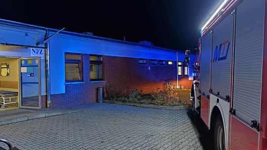 Akcja strażaków w mrągowskim szpitalu. Ewakuacja po zadymieniu w stacji dializ Akcja strażaków w mrągowskim szpitalu. Ewakuacja po zadymieniu w stacji dializ