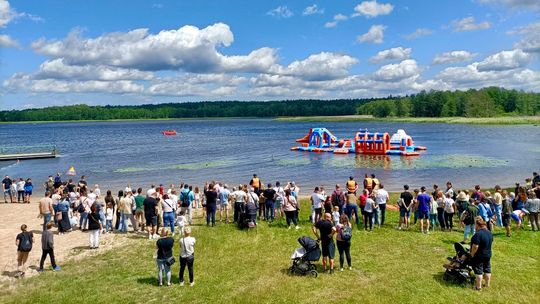 Bezpieczne wakacje z mundurowymi na Plaży Miejskiej w Gołdapi