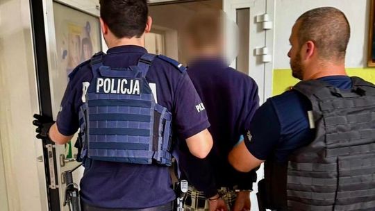 Błyskawiczna akcja policji. Dwóch mężczyzn zatrzymanych po kradzieży w dyskoncie