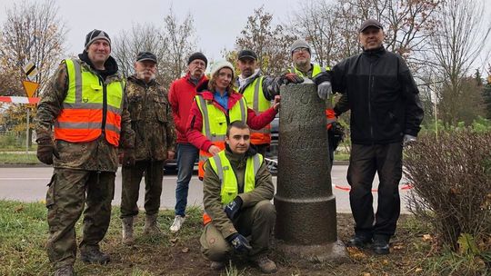 Był mały, jest duży. Historyczny pruski kamień milowy w Kętrzynie odsłonięty!