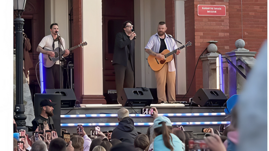 Dawid Kwiatkowski uratował Dni Kętrzyna! Koncert na schodach przeszedł do historii miasta