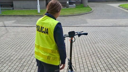 Dramatyczny wypadek w Węgorzewie. Dziewczynka jechała hulajnogą bez kasku