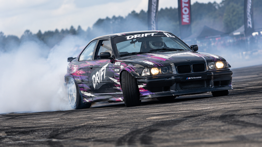 Drift Show na lotnisku w Ornecie. Motoryzacyjne zakończenie sezonu już w niedzielę