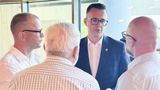 Kętrzyn stawia na rozwój gospodarczy. Burmistrz Lizurej na spotkaniu Biznesowe Espresso