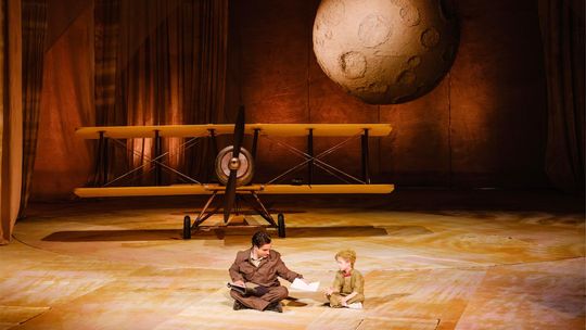 „Mały Książę” na wielkiej scenie. Spektakl w elbląskim teatrze zachwyca