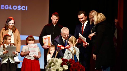 Miejskie obchody Święta Niepodległości w Bartoszycach. Patriotycznie, artystycznie, z przejęciem