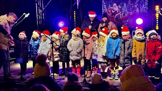 Muzyka, kolędy i Mikołaj. Jarmark Świąteczny w Lidzbarku Warmińskim Muzyka, kolędy i Mikołaj. Jarmark Świąteczny w Lidzbarku Warmińskim