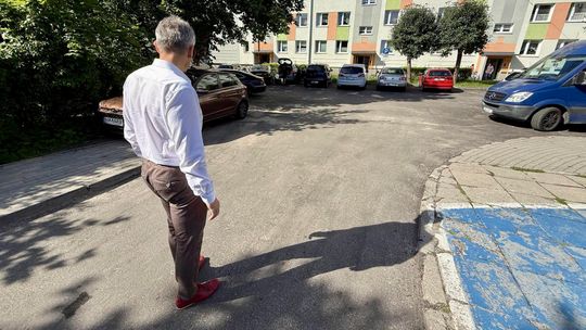 Parking przy ul. Legionów po remoncie. Kierowcy już korzystają z nowej nawierzchni
