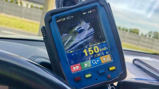 Pędził BMW 150 km/h przez Ornetę. 28-latek słono zapłacił za brawurę