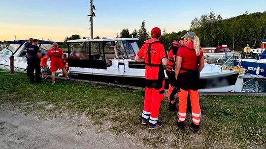 Pijany sternik uderzył policjanta. Na pokładzie łodzi była trójka dzieci