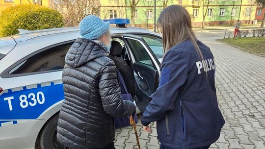 Policjantka z Olecka pomogła samotnej seniorce. Nie tylko prawo, ale i serce