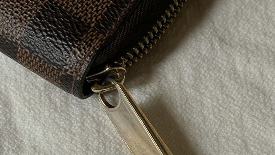 Portfel damski na zamek — elegancja, którą łatwo nosić