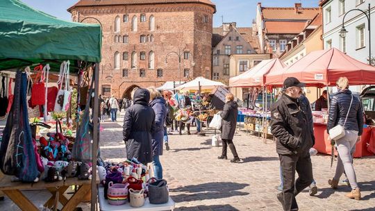 Rękodzieło, tradycyjne smaki i świąteczne dekoracje. Jarmark Wielkanocny w Lidzbarku Warmińskim