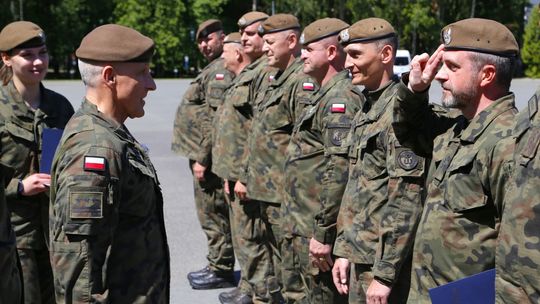 Służyli na misjach, odebrali podziękowania. Weterani uhonorowani przez dowódcę