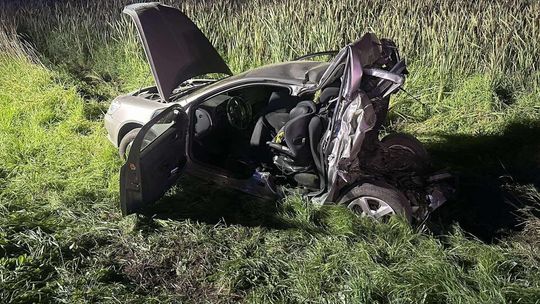 Tragiczny wypadek na trasie Bisztynek-Wozławki. Nie żyją mężczyzna i dziecko