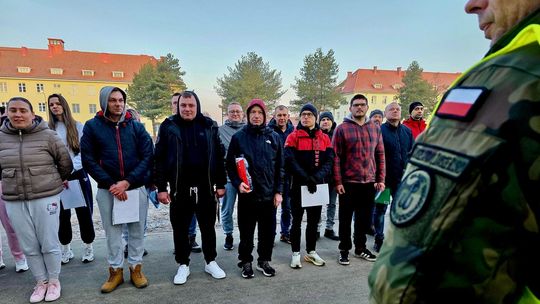 W Braniewie ruszyło szkolenie nowych terytorialsów. Część z nich zakłada mundur nie po raz pierwszy