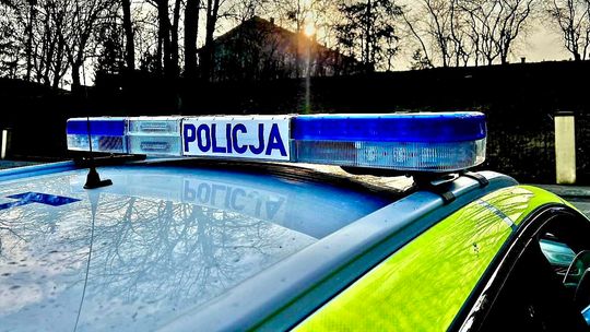 Węgorzewo: uderzyła w latarnię. Świadek nie zawahał się ani chwili