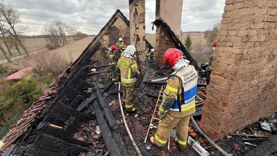 Wielkanocny poniedziałek z ogniem w tle. Groźny pożar w Dzietrzychowie w gminie Sępopol