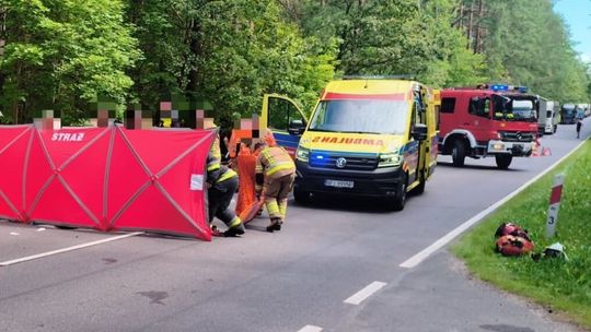 Wypadek na DK58. Motocyklista przewieziony do szpitala śmigłowcem LPR