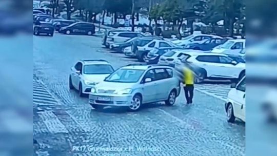 Zajechał drogę i ruszył do drugiego kierowcy. Interweniował policyjny patrol