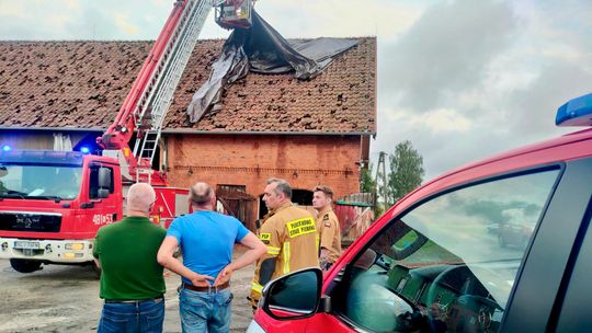 Zerwane dachy i powalone drzewa. Nawałnica w powiecie lidzbarskim