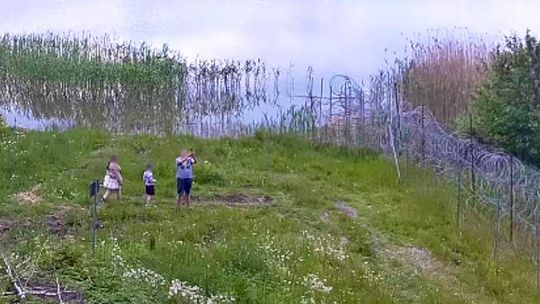 Zrobili sobie pamiątkowe zdjęcia na granicy. Straż Graniczna szybko zareagowała