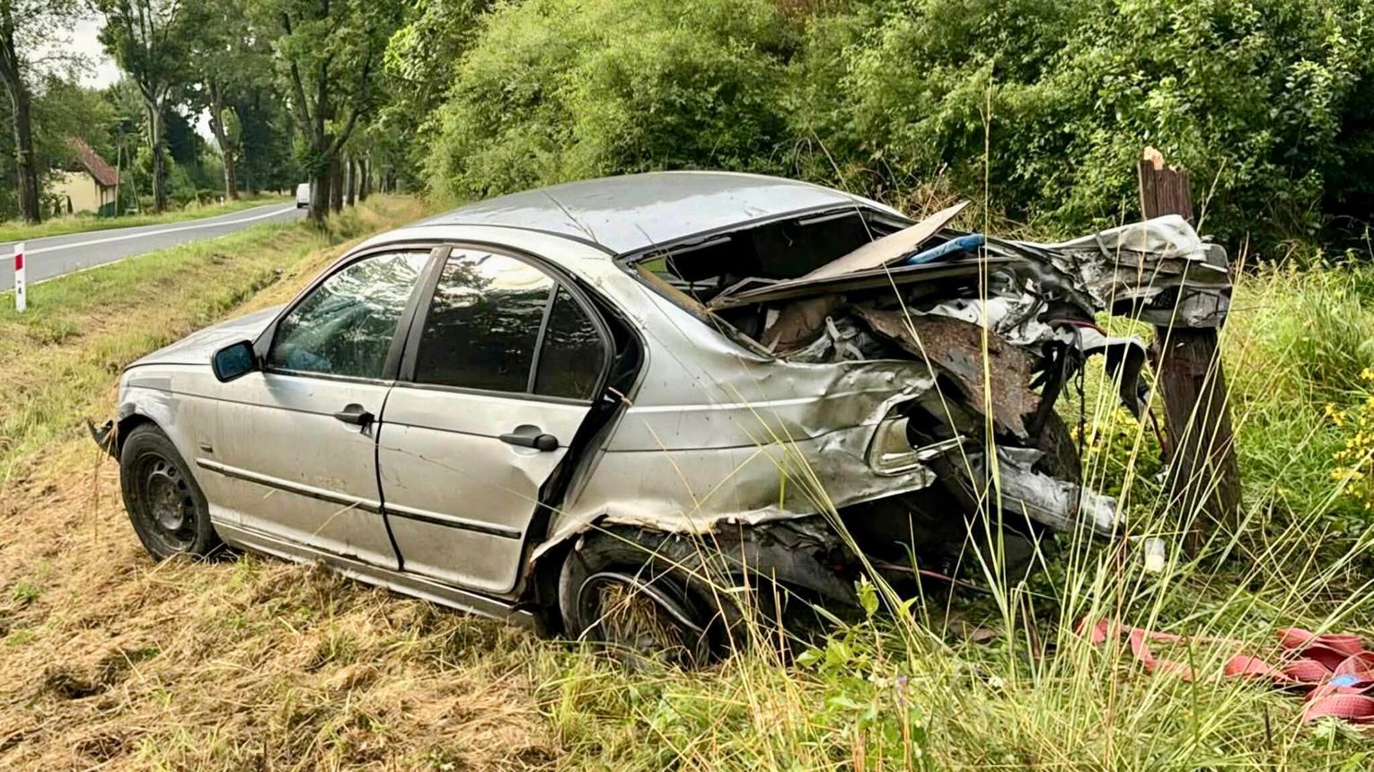 Groźnie wyglądało, ale kierowca BMW wyszedł bez szwanku