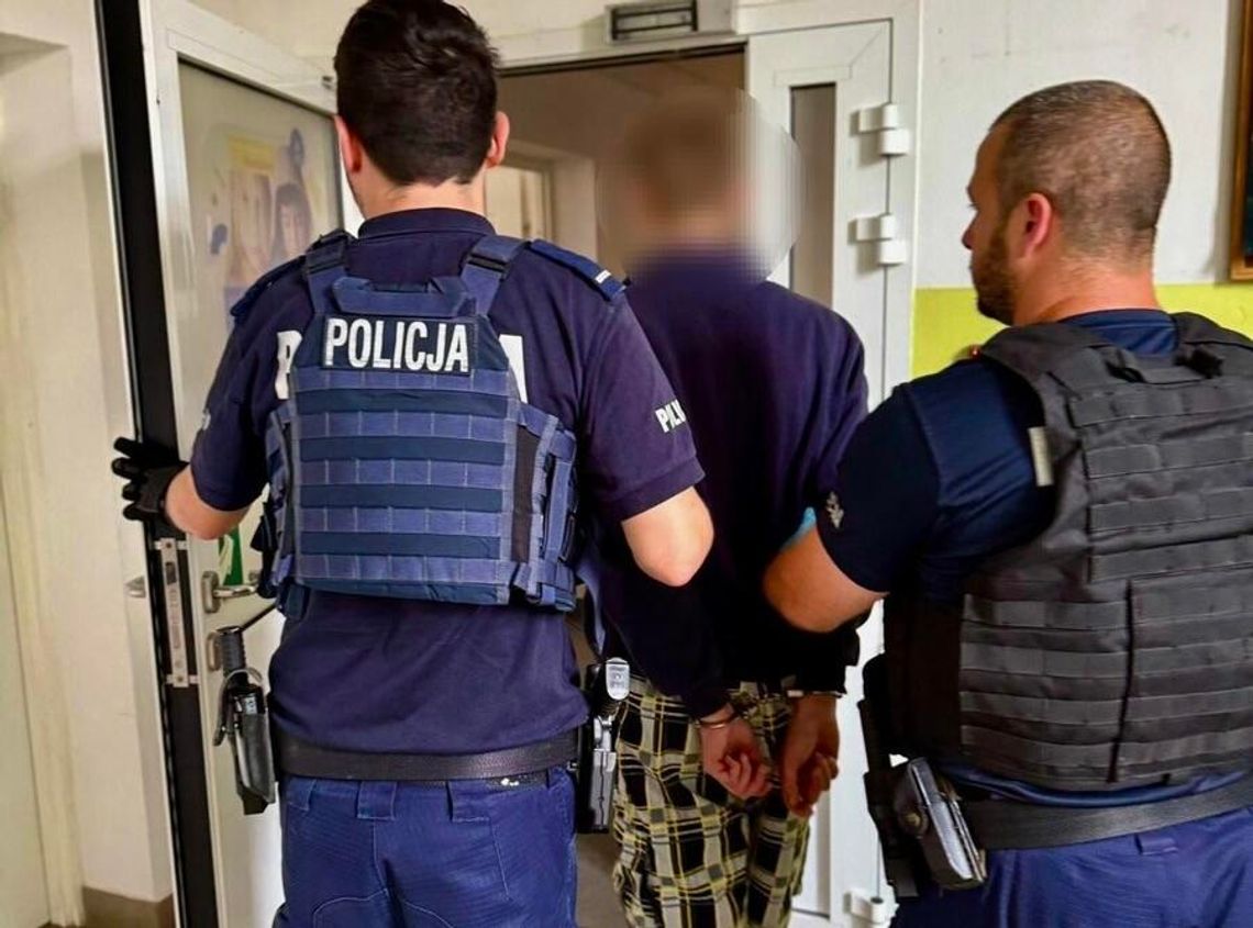 Błyskawiczna akcja policji. Dwóch mężczyzn zatrzymanych po kradzieży w dyskoncie