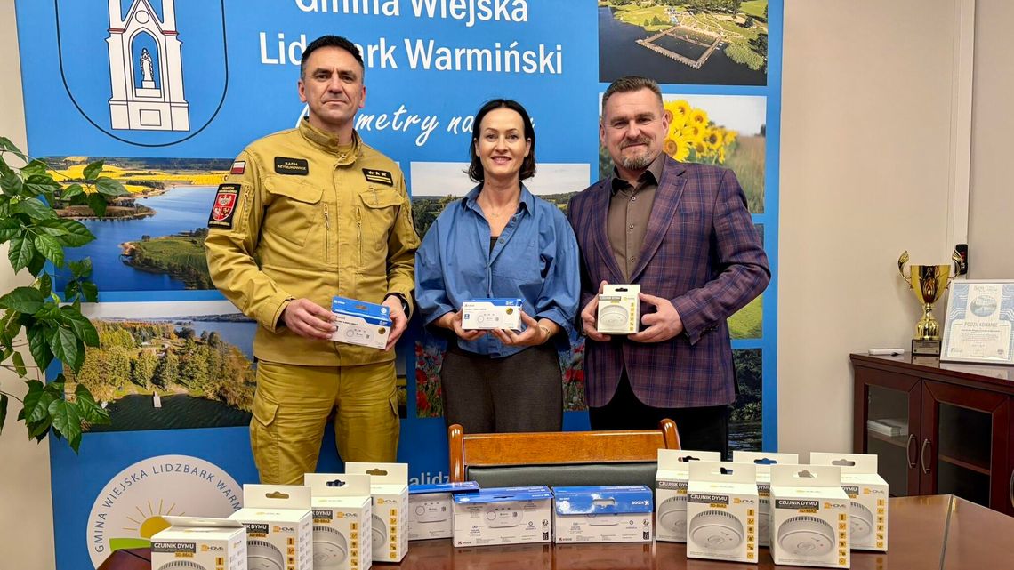 Czujki dymu i czadu dla mieszkańców gminy Lidzbark Warmiński. Samorząd i strażacy łączą siły Czujki dymu i czadu dla mieszkańców gminy Lidzbark Warmiński. Samorząd i strażacy łączą siły