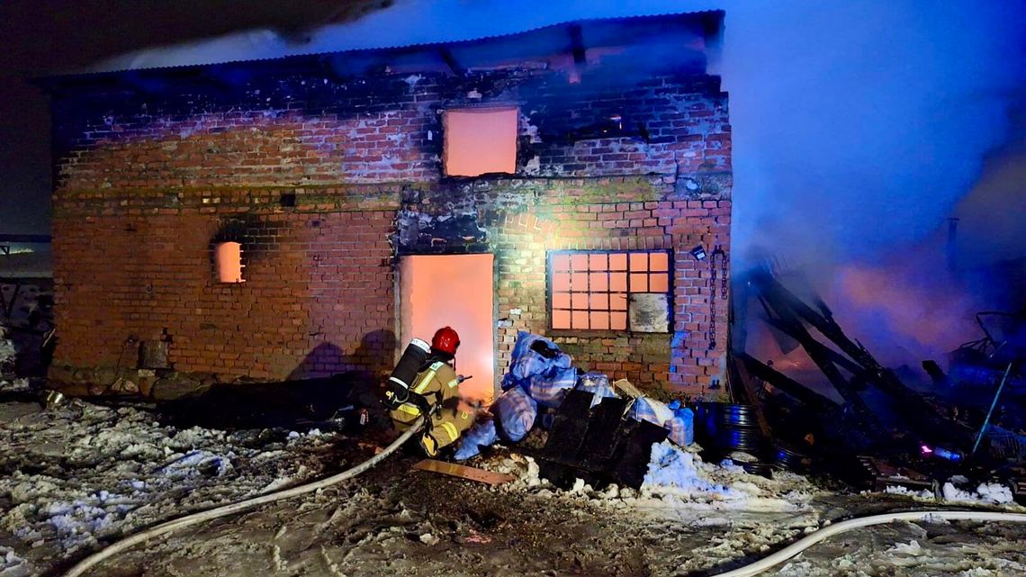 Dramatyczna noc w Kukowie. Ogień objął garaż i warsztat Dramatyczna noc w Kukowie. Ogień objął garaż i warsztat