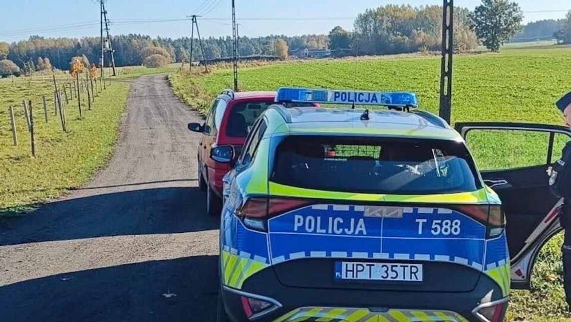 Dwóch pijanych, trzeci porzucił auto i uciekł piechotą