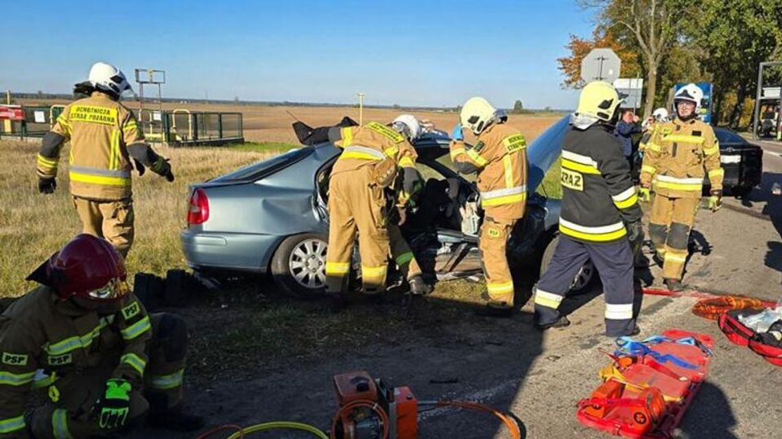 Groźny wypadek na "krzyżówkach" koło Korsz. Trzy osoby w szpitalu