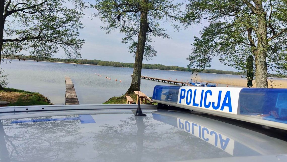 Nie oddychał po wyciągnięciu z wody. Natychmiastową resuscytację przeprowadzono na brzegu Nie oddychał po wyciągnięciu z wody. Natychmiastową resuscytację przeprowadzono na brzegu