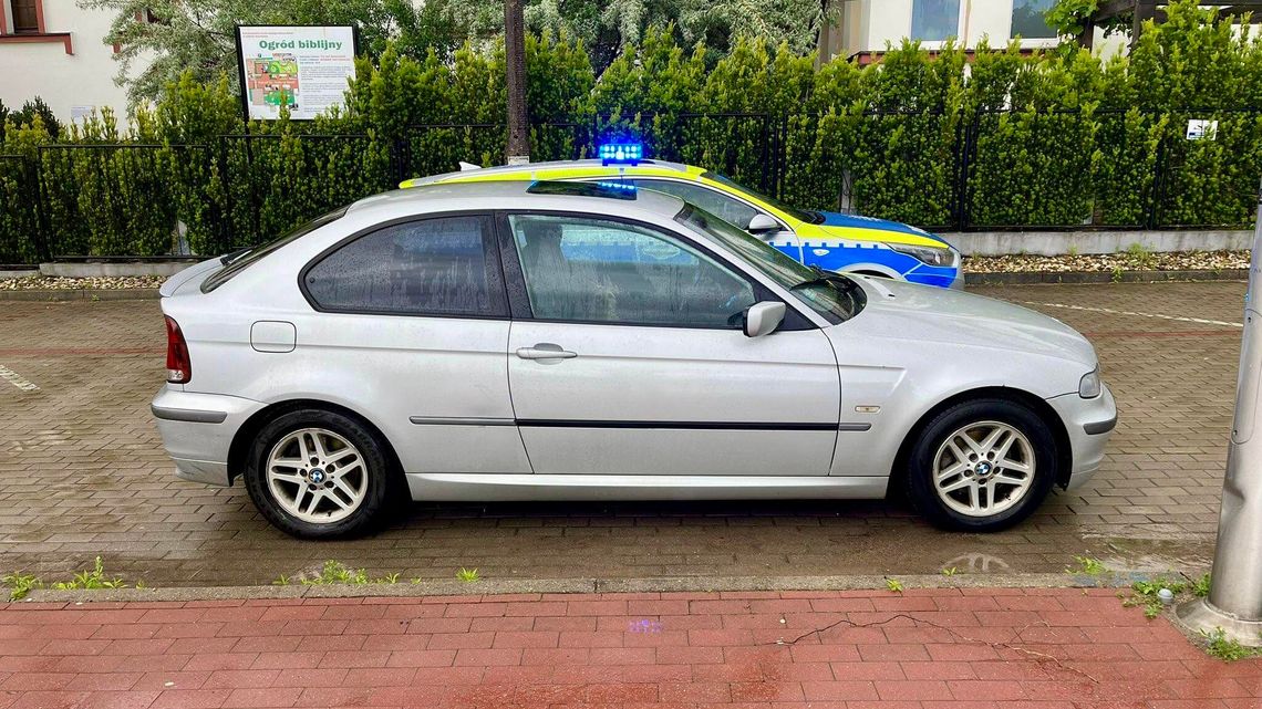 Niepokojący styl jazdy zwrócił uwagę mieszkańca. Kierowca BMW stracił prawo jazdy Niepokojący styl jazdy zwrócił uwagę mieszkańca. Kierowca BMW stracił prawo jazdy