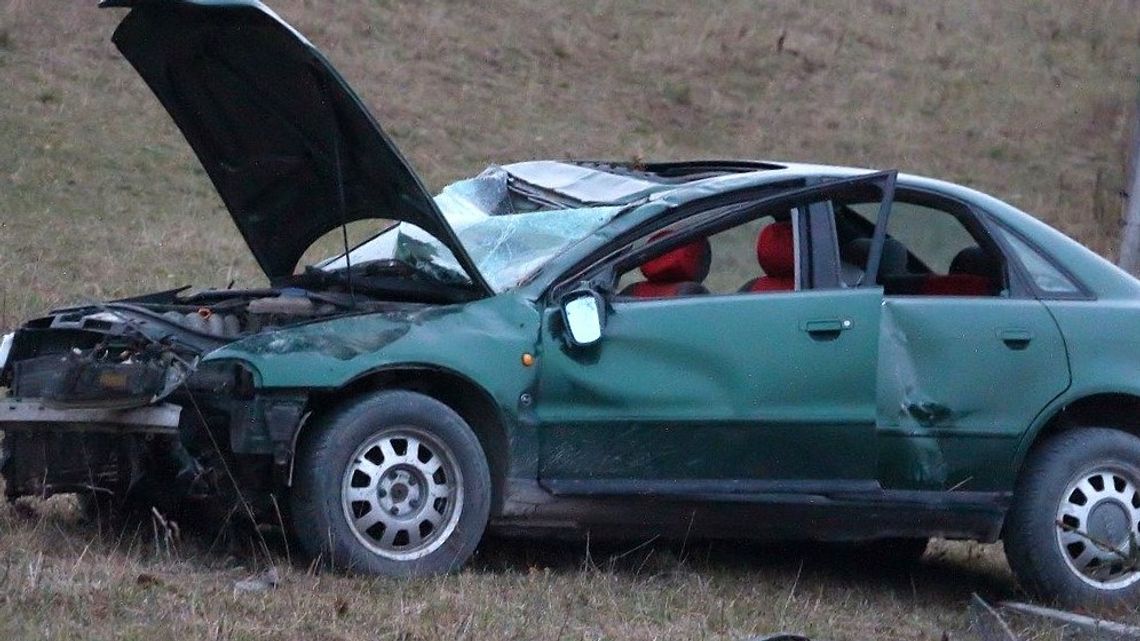 Nietrzeźwy kierowca spowodował wypadek na trasie Główka - Gieraliszki