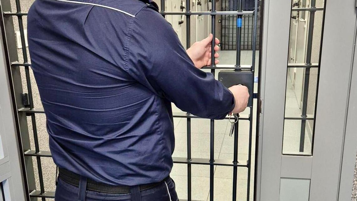 Nocny patrol w Bartoszycach: pijana matka z dzieckiem i agresja wobec policjanta Nocny patrol w Bartoszycach: pijana matka z dzieckiem i agresja wobec policjanta