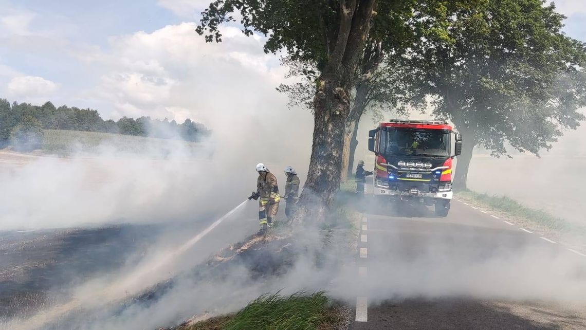 Pożar ścierniska i zboża w gminie Reszel. Jedna osoba ranna