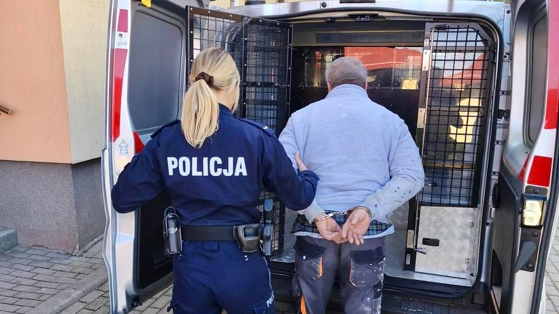 Przyszedł sprawdzić, czy jest poszukiwany. Policjanci z Węgorzewa nie mieli wątpliwości