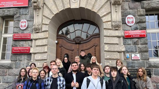 Młodzież z Bartoszyc z wizytą w Urzędzie Marszałkowskim Młodzież z Bartoszyc z wizytą w Urzędzie Marszałkowskim