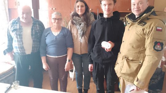 Strażacy rozdają czujki