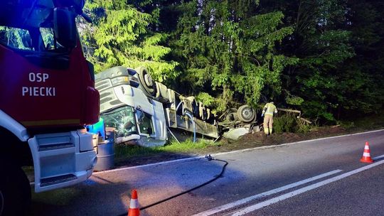 Dachowanie i pijany kierowca ciężarówki